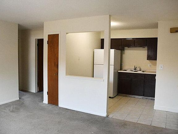 3rd image of 206 NW State St #6