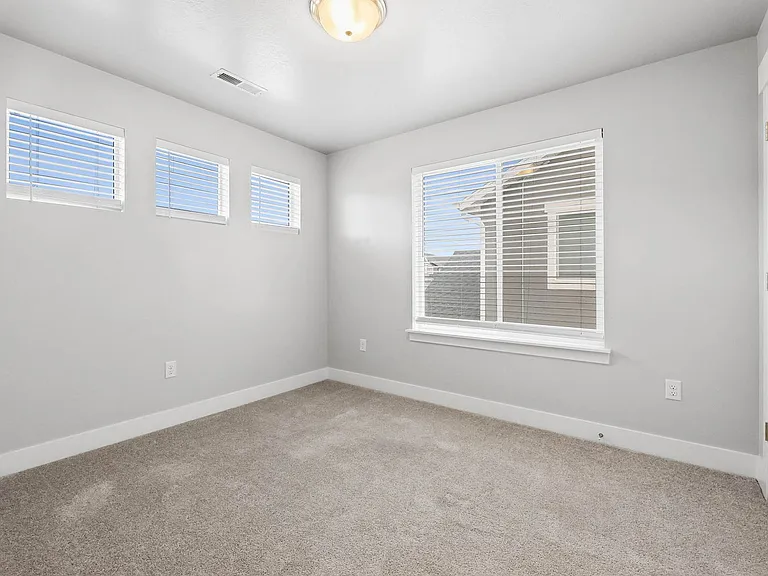 1583 W Quailhill Rd — Photo 32
