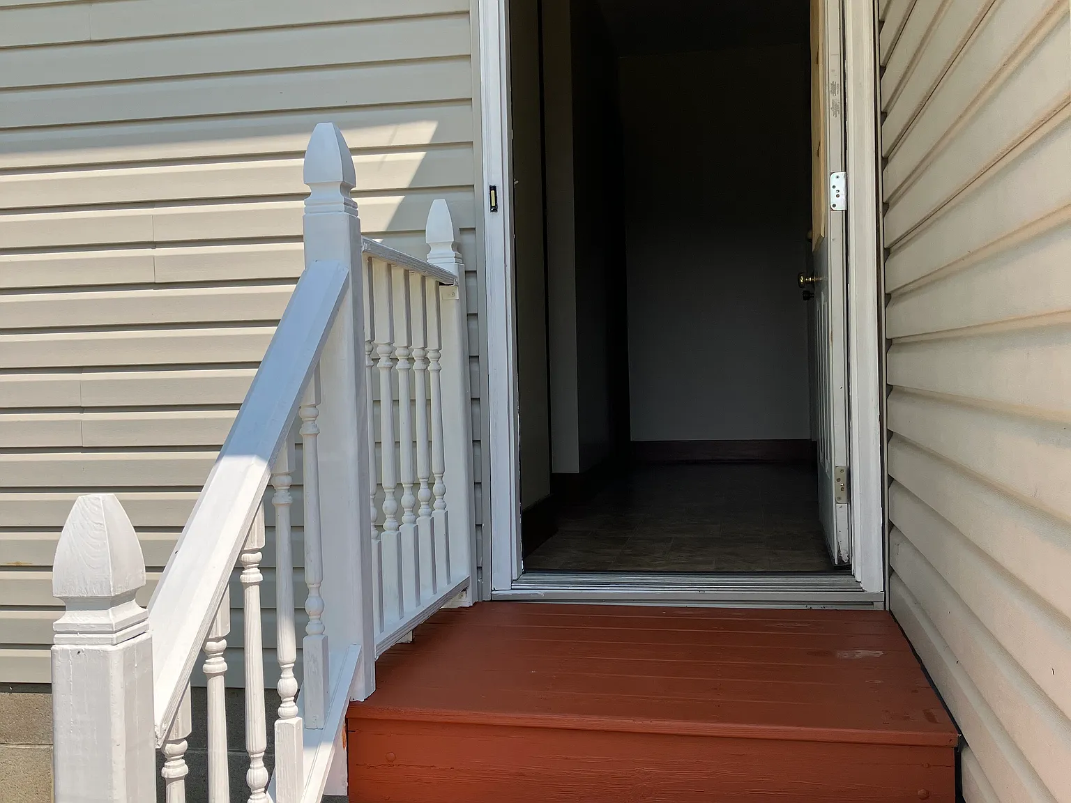 2 bed, 1.5 bath, 1024 sqft, $950 — Photo 2
