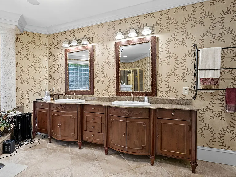8747 Monaco Cir — Photo 17