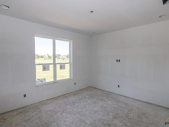 5th image of 20231 Deer Hollow Dr