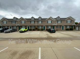 704 Fountain View Dr #F, Mascoutah, IL 62258