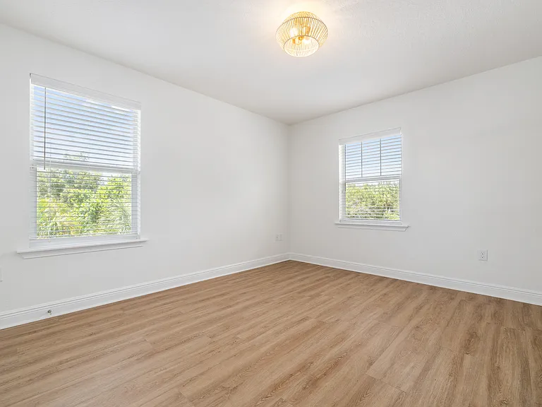 2806 Sanders Dr — Photo 32