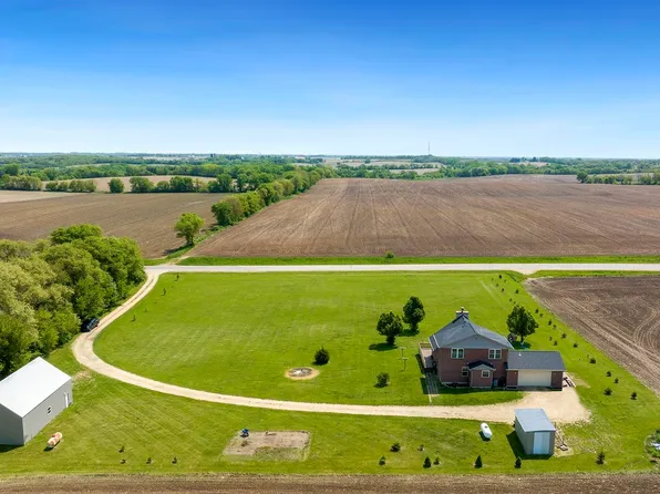 5108 N Winnebago Rd, Winnebago, IL 61088
