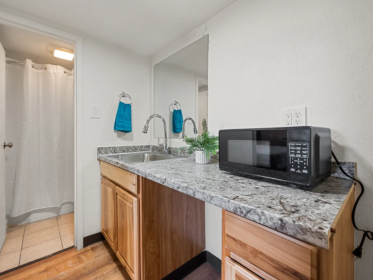 Studio, 450 sqft, $795 — Photo 3