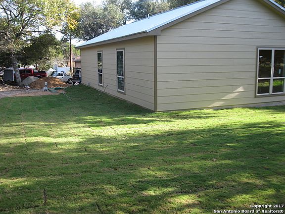 4th image of 1515 Eastview Dr