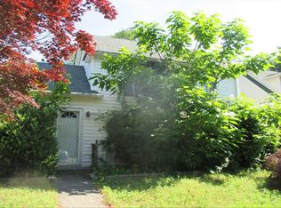 43 Gilbert St, Patchogue, NY 11772