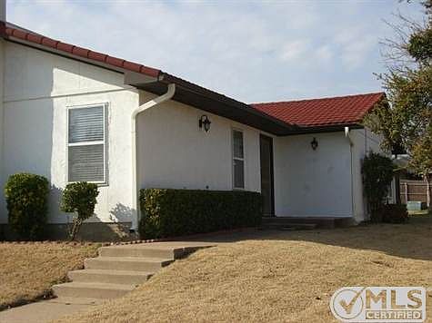1st image of 3450 Country Club Dr