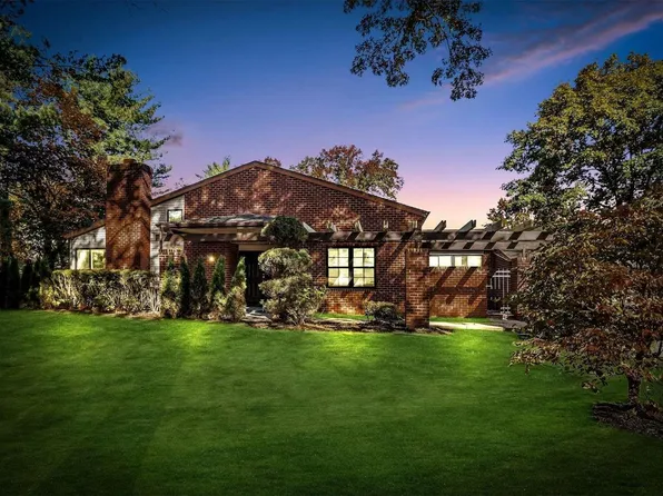 139 Darters Lane, Manhasset, NY 11030