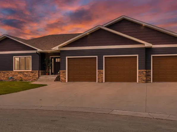 205 Angostura Cir, Watertown, SD 57201