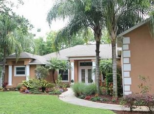 15713 Acorn Cir, Tavares, FL 32778
