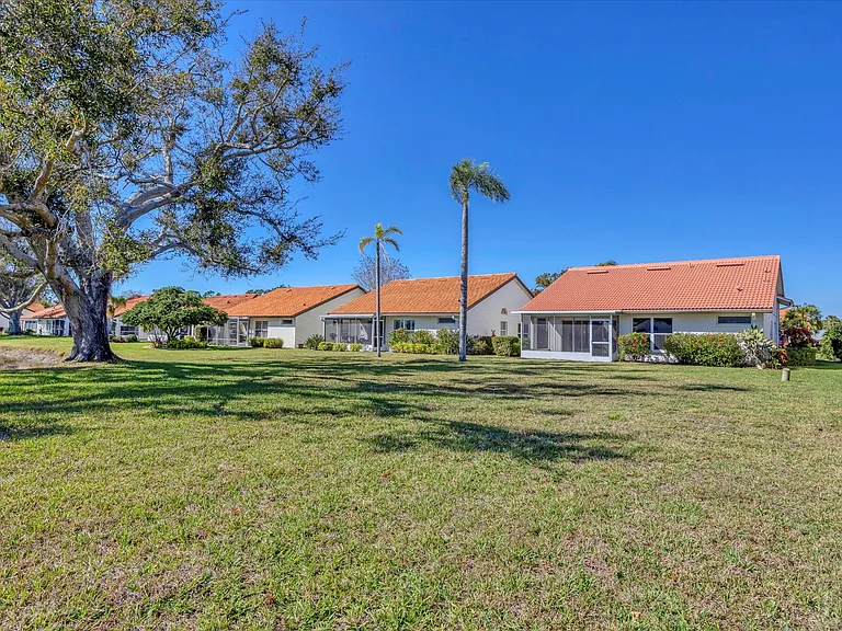 4998 Tamarack Trl — Photo 35