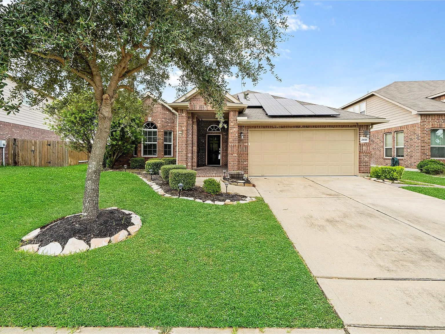 3 bed, 2.0 bath, 1894 sqft, $2,500 — Photo 3