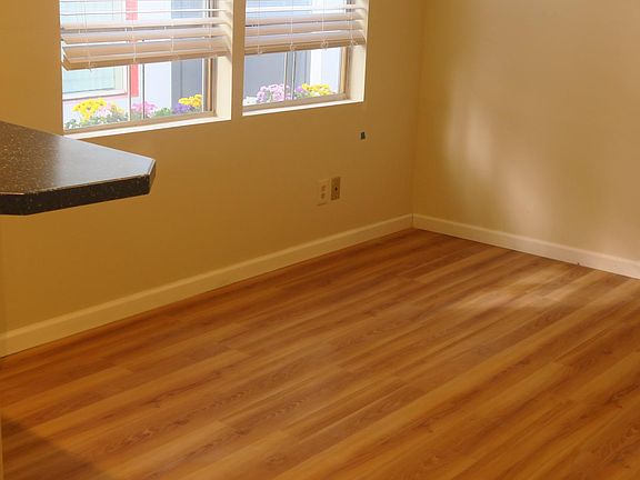 2nd image of 5037 Brooklyn Ave NE