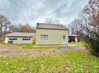 3281 Mercer Rd, New Castle, PA 16105