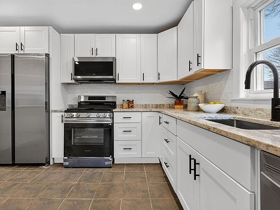 3rd image of 128 Green St Unit 128