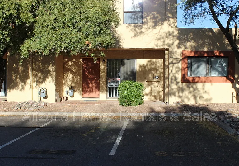 621 S Kacee Ave — Photo 1