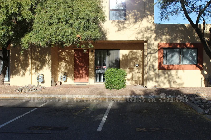 621 S Kacee Ave