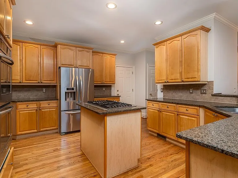 9445 Stoney Ridge Ln — Photo 32