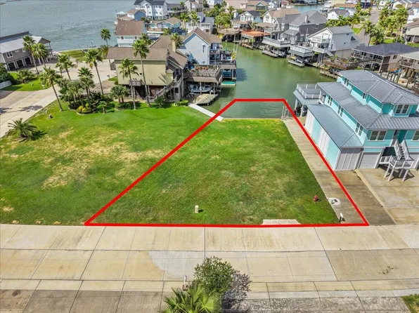 135 Tamana Dr, Galveston, TX 77554