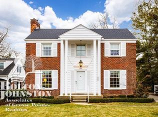 1341 S Oxford Rd, Grosse Pointe Woods, MI 48236