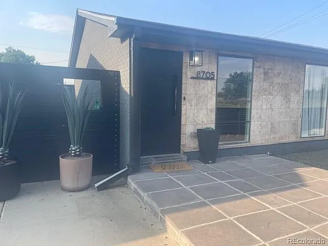 8705 E 11th Ave — Photo 1
