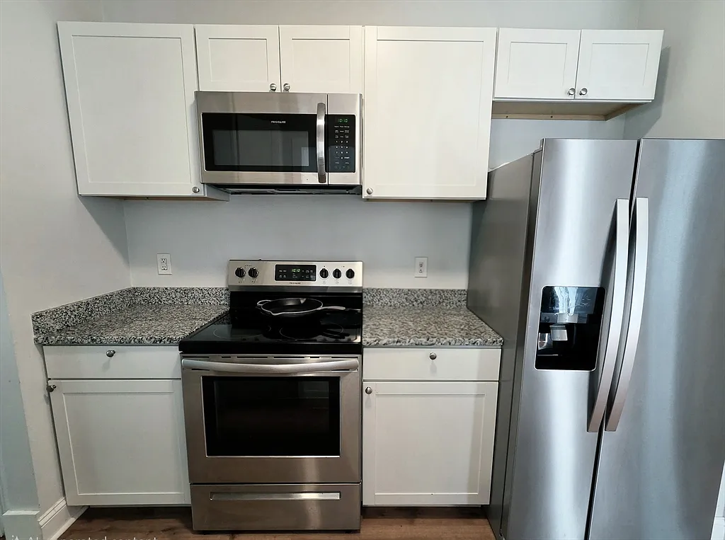 1 bed, 1.0 bath, 875 sqft, $1,800 — Photo 3