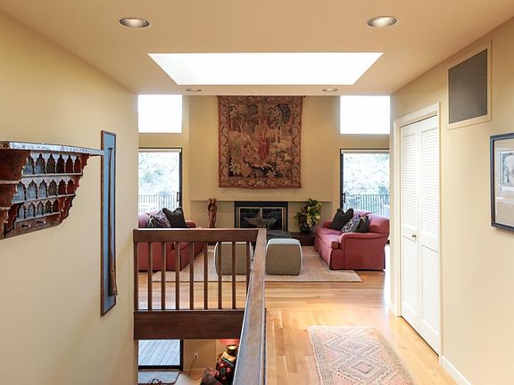 4th image of 15 Pomponio Ct