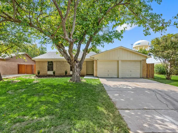 1109 Dennis Dr, Saginaw, TX 76179