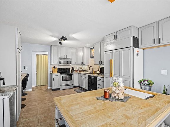 4th image of 3503 Easy St