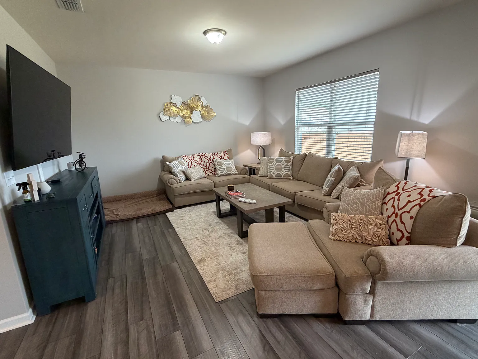 3 bed, 2.5 bath, 2083 sqft, $2,600 — Photo 4