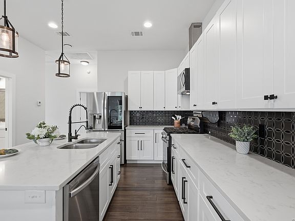 4th image of 116 REHMANN ST