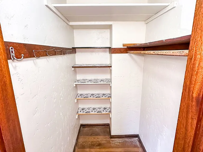 Ten-O-Five Anhalt Apartments — Photo 34