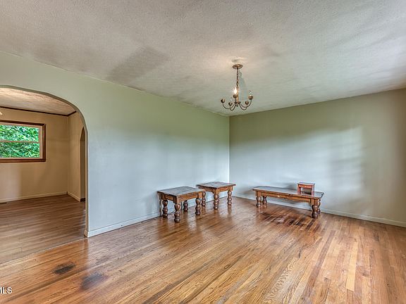 2nd image of 148 Russell St