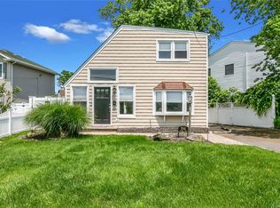 194 Biltmore Blvd, Massapequa, NY 11758