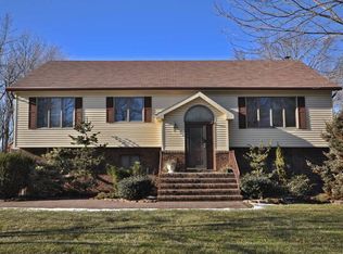 9 Weldon Ct, Totowa, NJ 07512