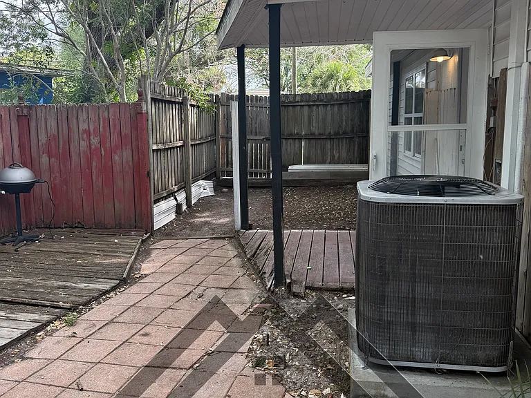 1512 Stevensons Dr — Photo 33