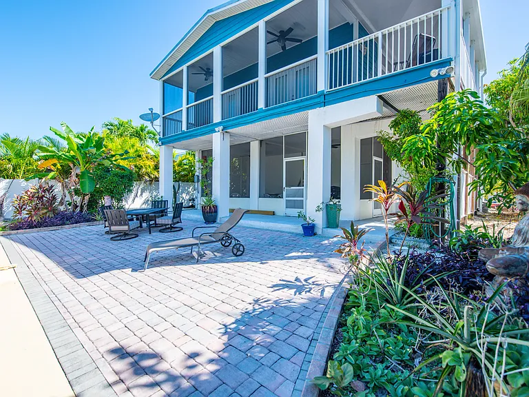 23 Emerald Dr — Photo 1