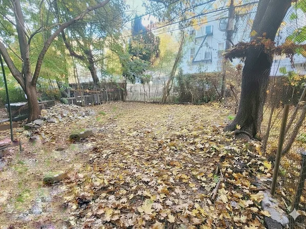 848 Hart Street image 14 of 15