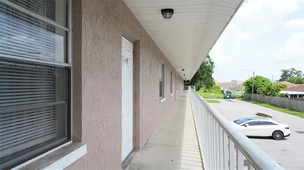 2 bed, 1.0 bath, 900 sqft, $1,300 — Photo 4