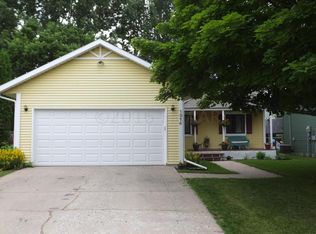 1914 20th Ave S, Moorhead, MN 56560