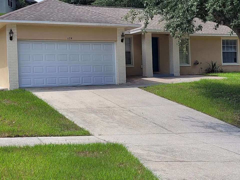 604 Brooke Ct