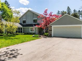 7481 Honeysuckle Rd, West Bloomfield, MI 48324