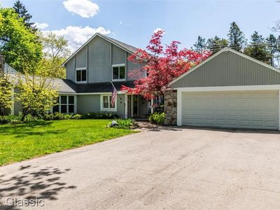 7481 Honeysuckle Rd, West Bloomfield, MI, 48324