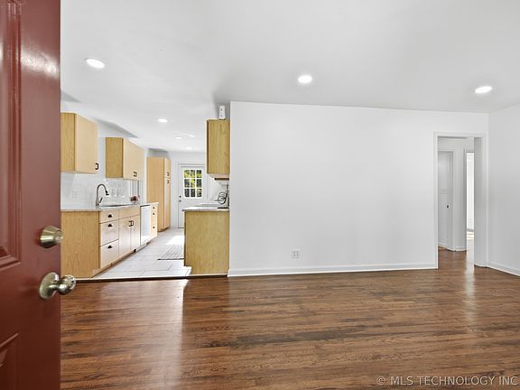 5th image of 3331 S Louisville Ave