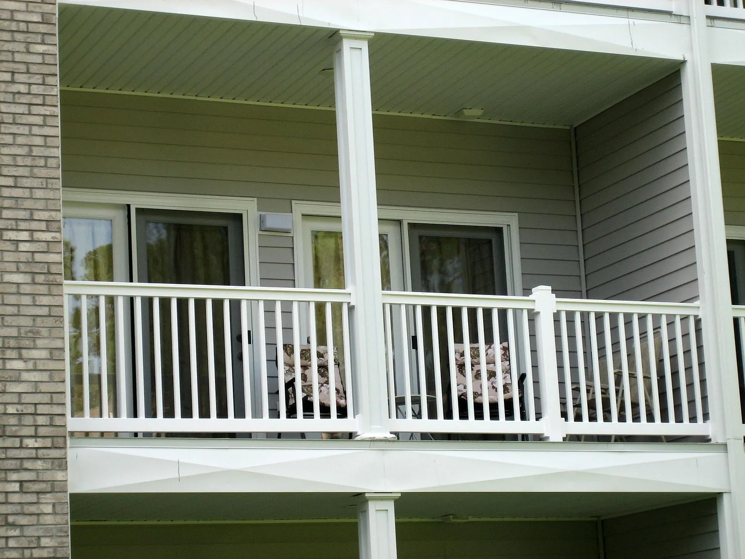 908 Resort Cir — Photo 3