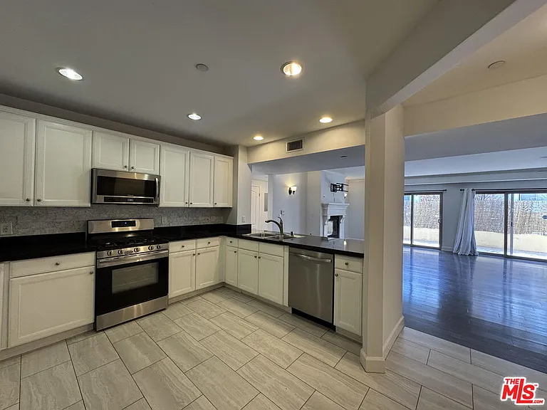 1522 Amherst Ave #101 — Photo 13