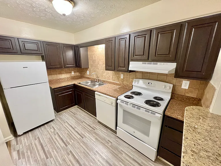 Countrybrook Apartments — Photo 36