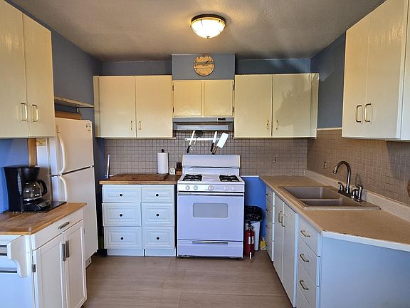 3rd image of 4605 E Juniper Rd