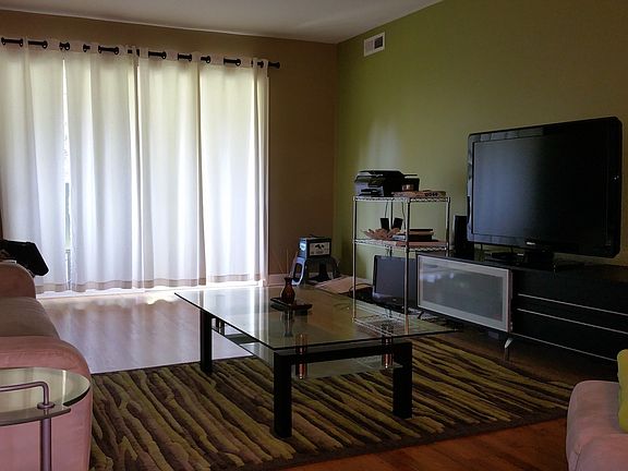 3rd image of 16W555 Mockingbird Ln APT 201
